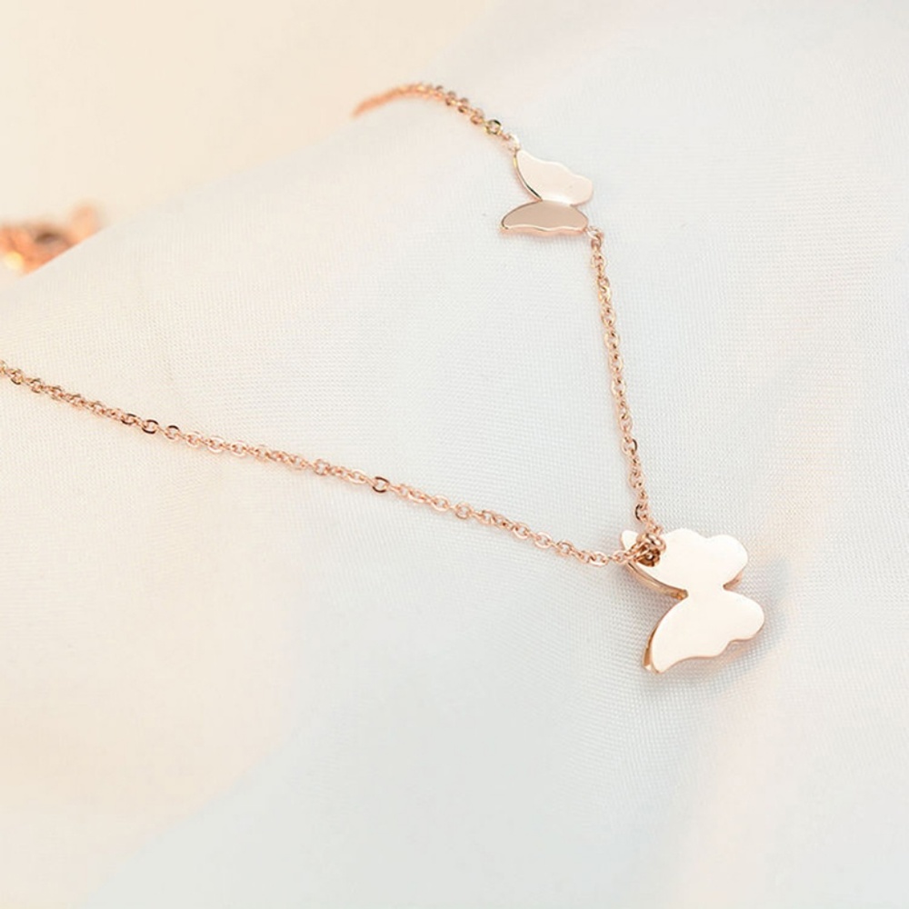❤️4 for $20 Sale❤️Rose Gold Butterfly necklace - Picture 4 of 5